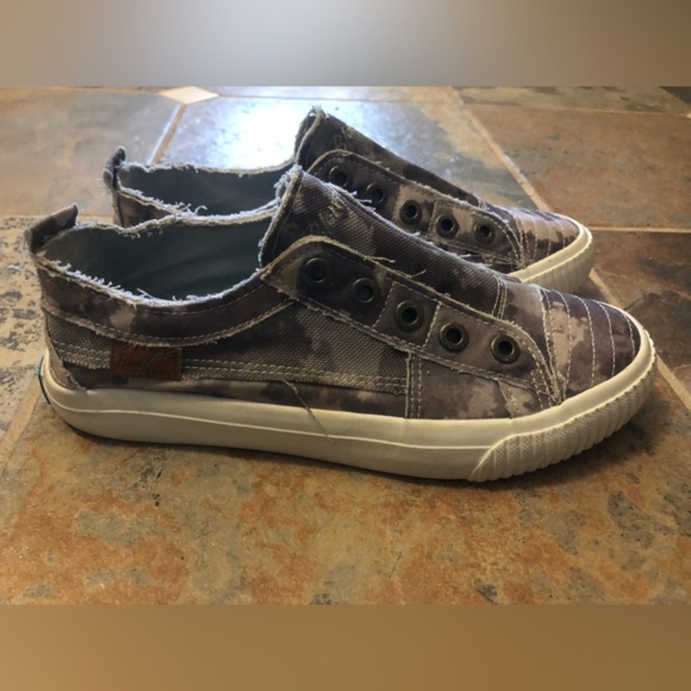 Blowfish Malibu distressed camo slip on shoes